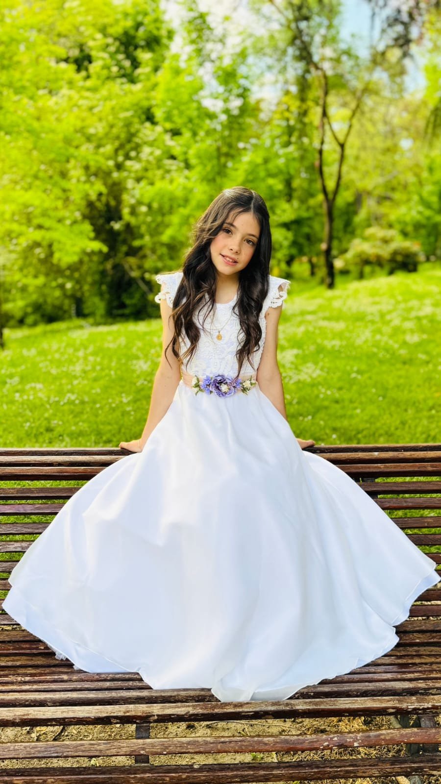 Macro de encaje valencies artesanal en vestido de comunión