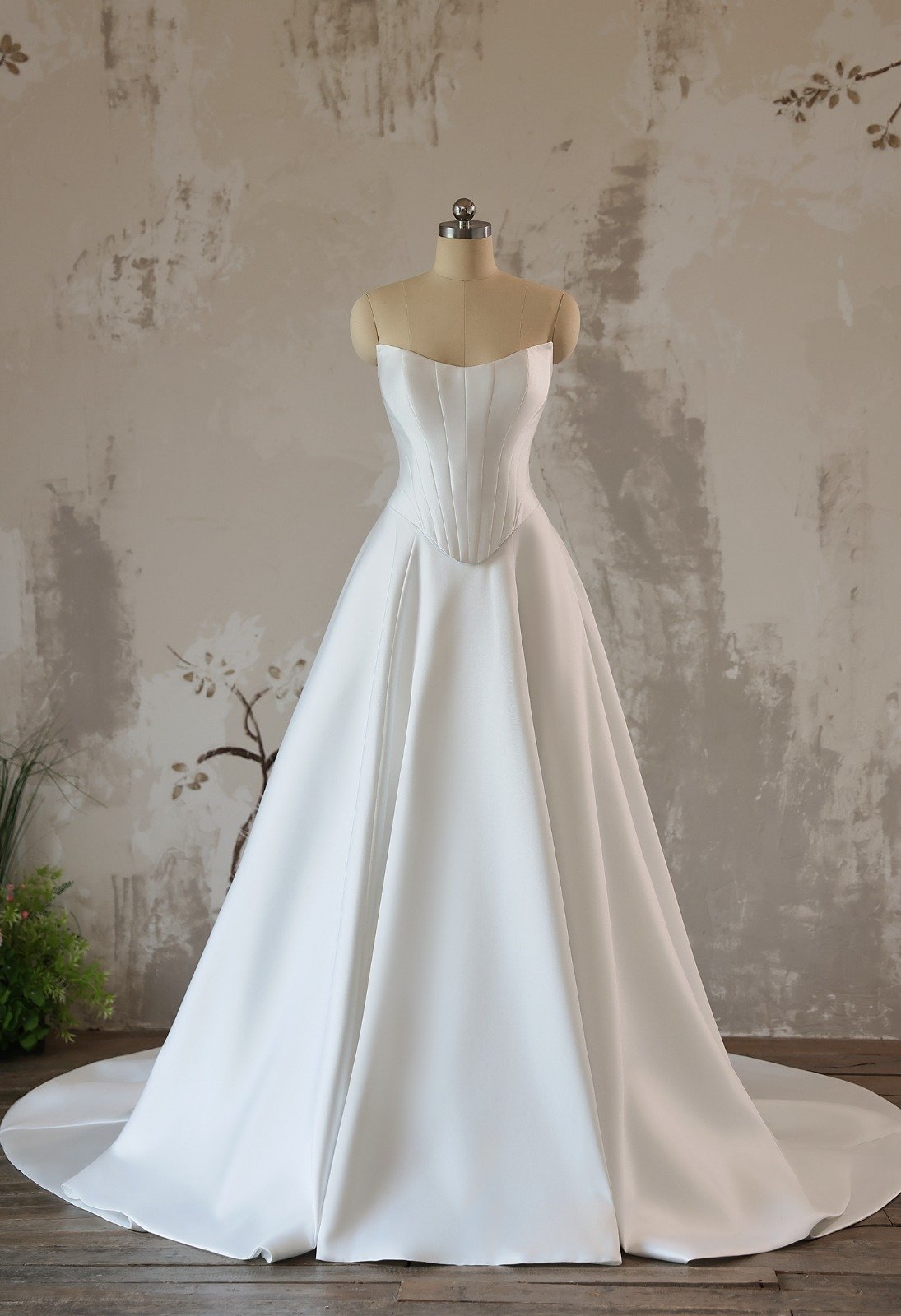 Vestido de novia Basilea, colección Europa 2026, diseño a medida, estructura contemporánea y arte suizo